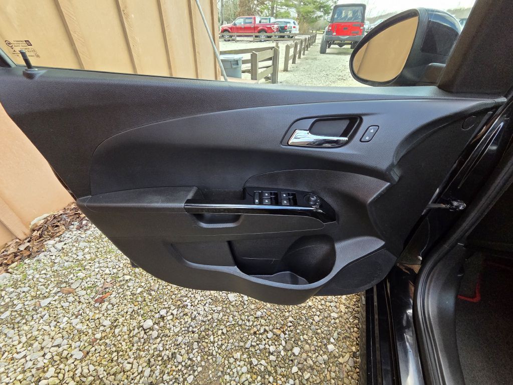 2017 Chevrolet Sonic Image 11