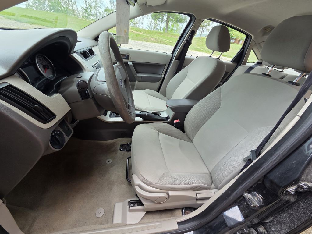 2010 Ford Focus Image 9