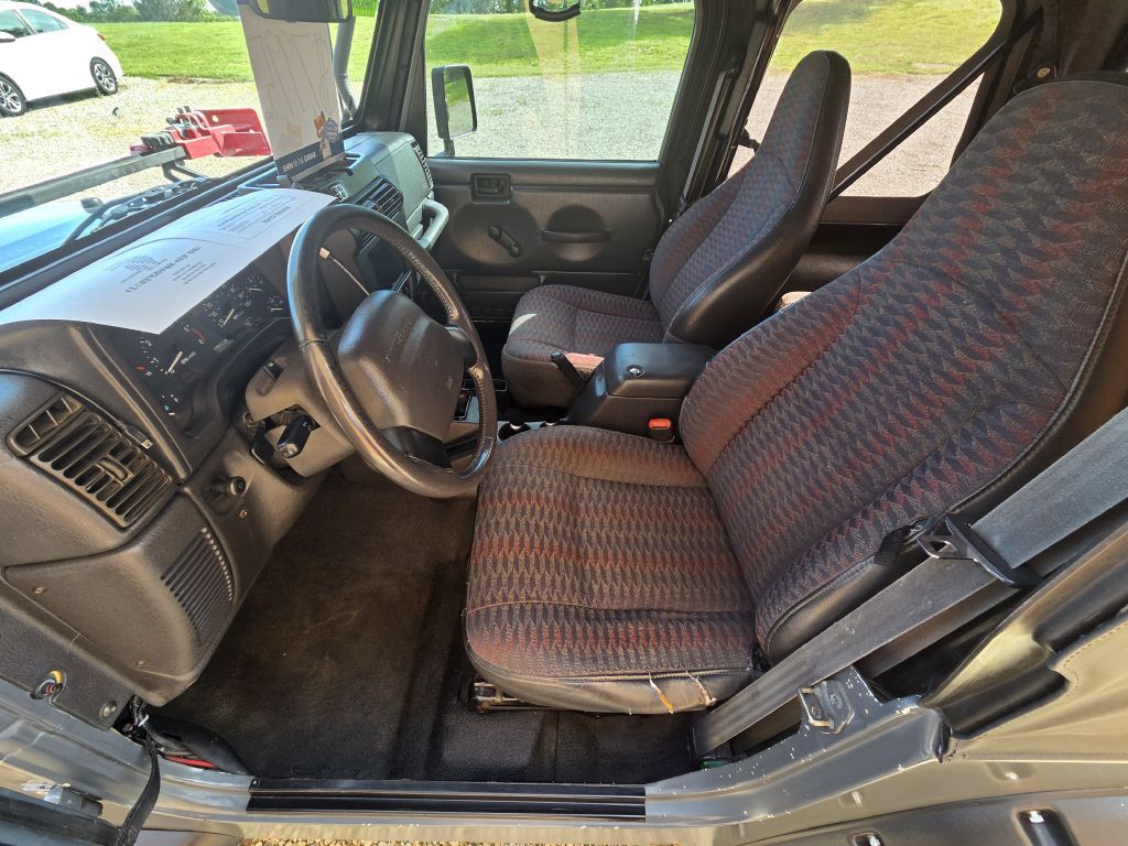 1999 Jeep Wrangler Image 11