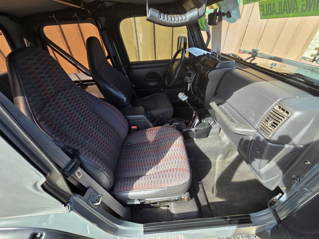 1999 Jeep Wrangler Image 13