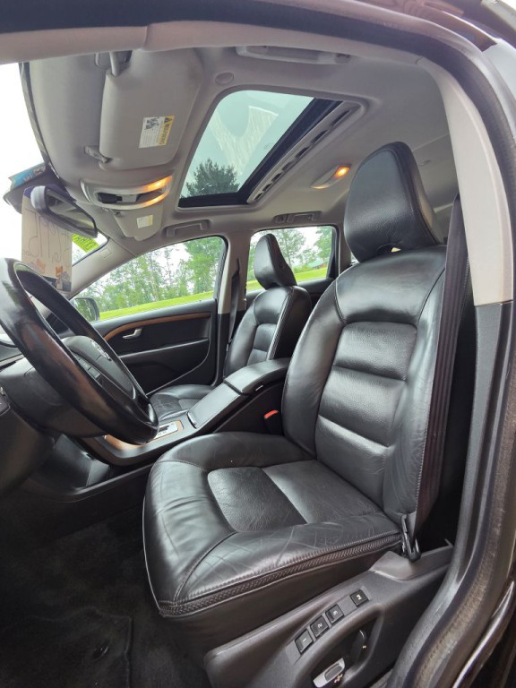 2010 Volvo XC70 Image 8
