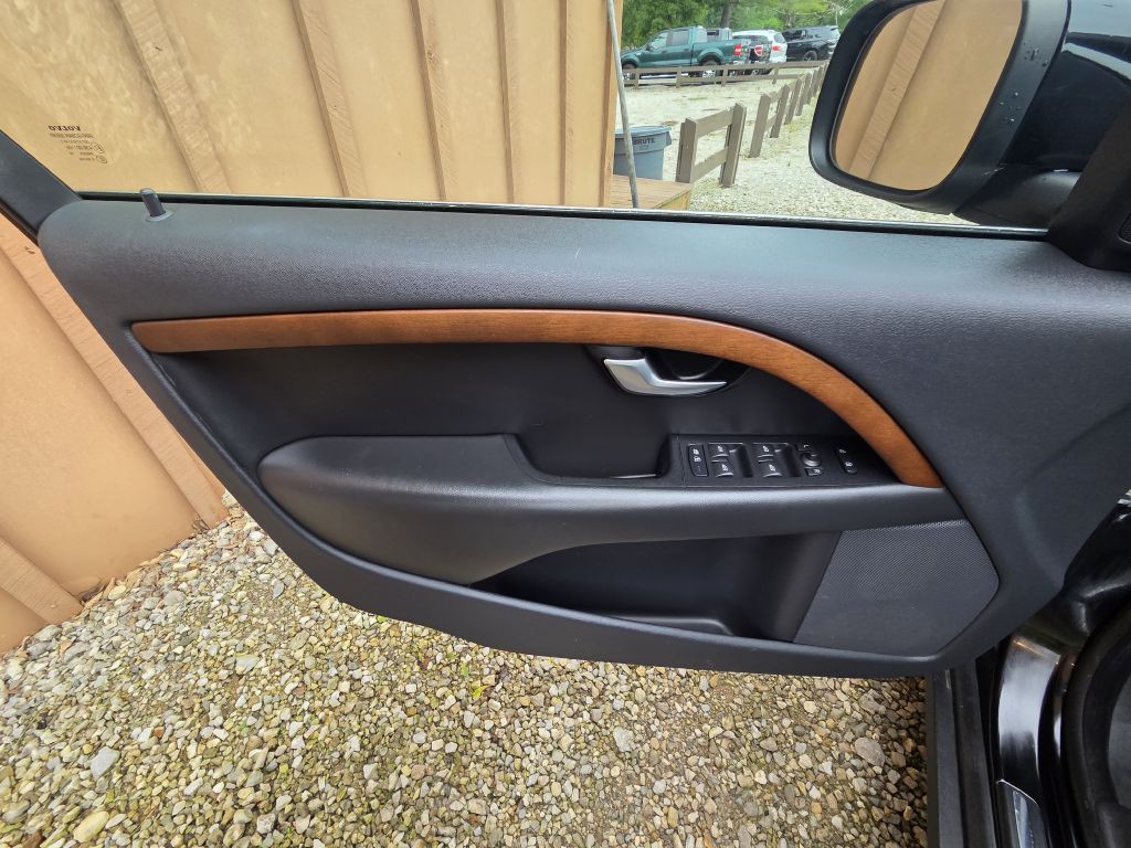 2010 Volvo XC70 Image 10