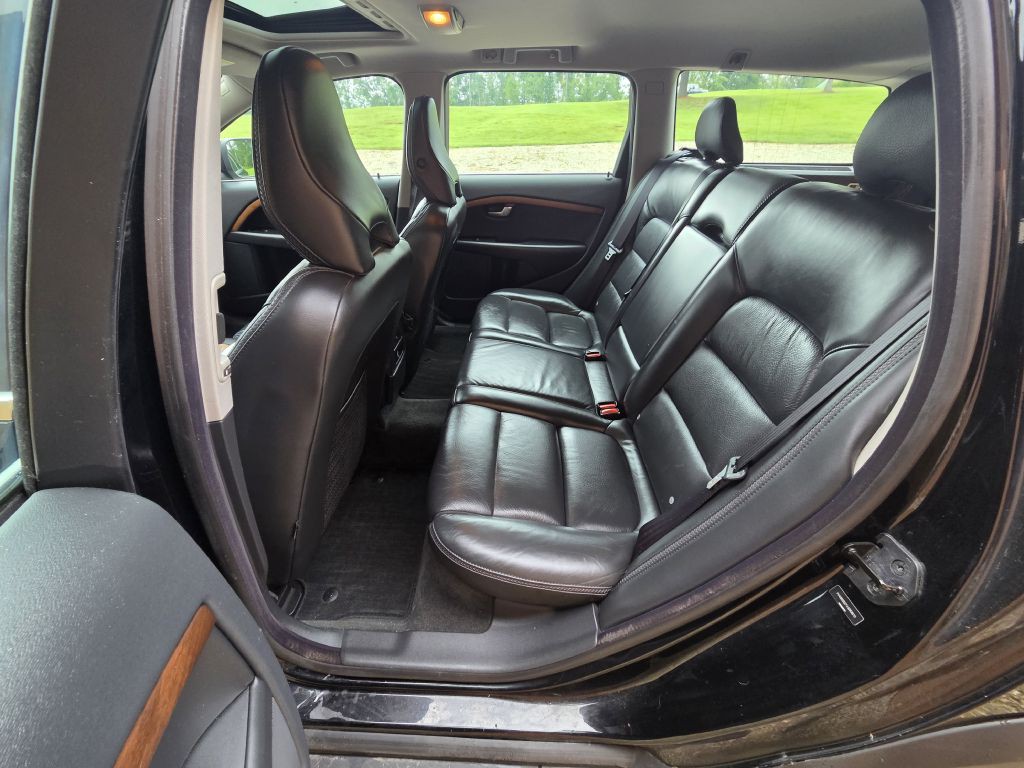 2010 Volvo XC70 Image 11