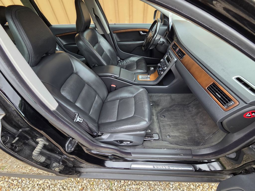 2010 Volvo XC70 Image 13