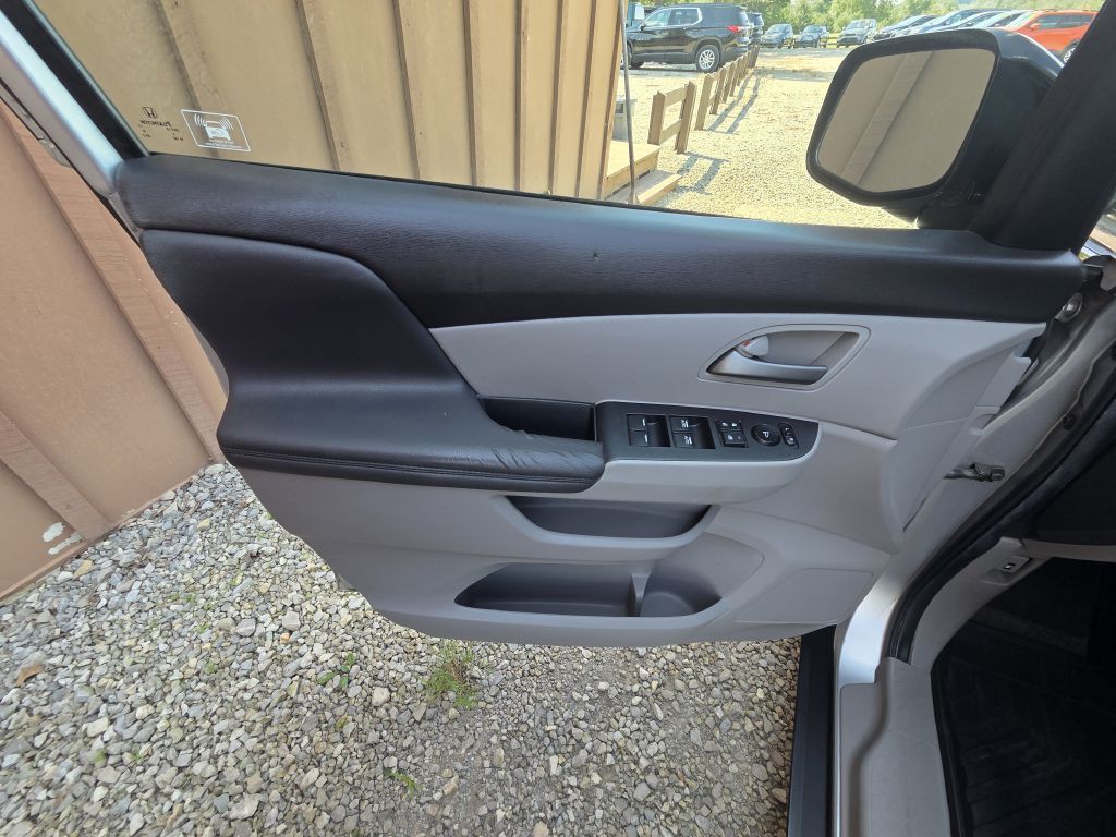2012 Honda Odyssey Image 13