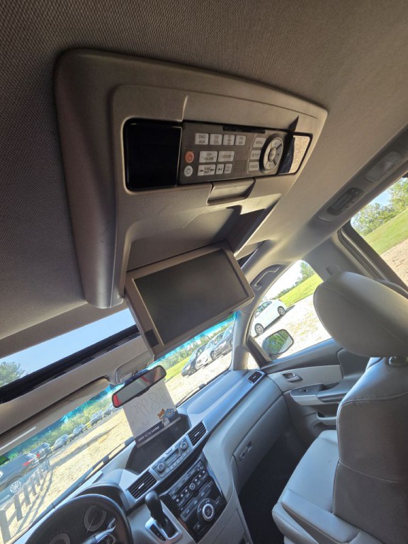 2012 Honda Odyssey Image 16