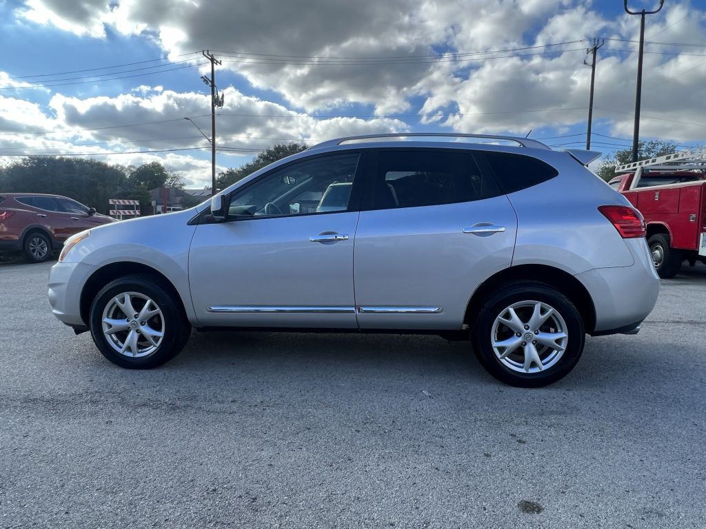 2011 Nissan Rogue Image 2
