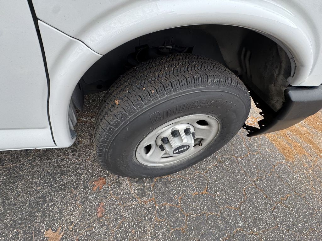 2007 GMC Savana Image 14