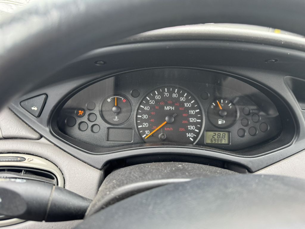 2004 Ford Focus Image 7