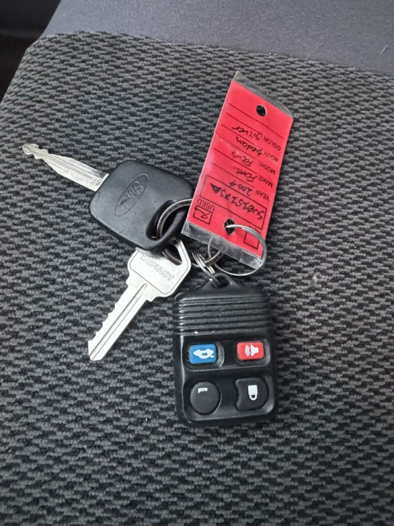 2004 Ford Focus Image 11