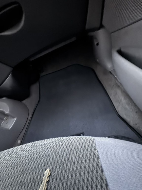 2004 Ford Focus Image 12