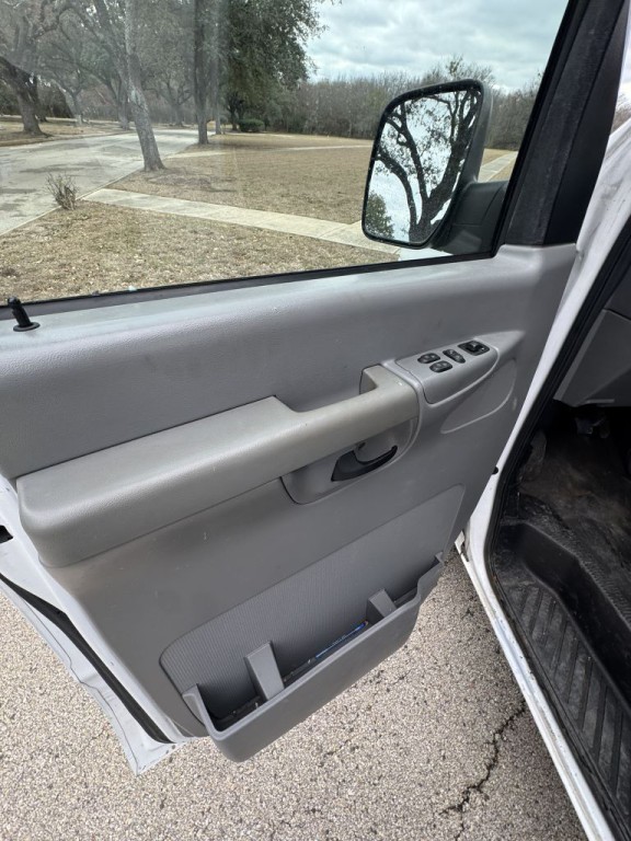2007 Ford Econoline Image 19