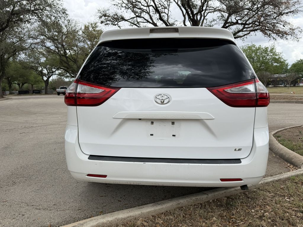2015 Toyota Sienna Image 6