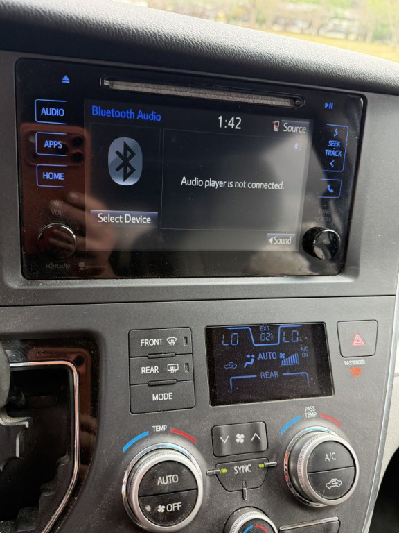 2015 Toyota Sienna Image 12