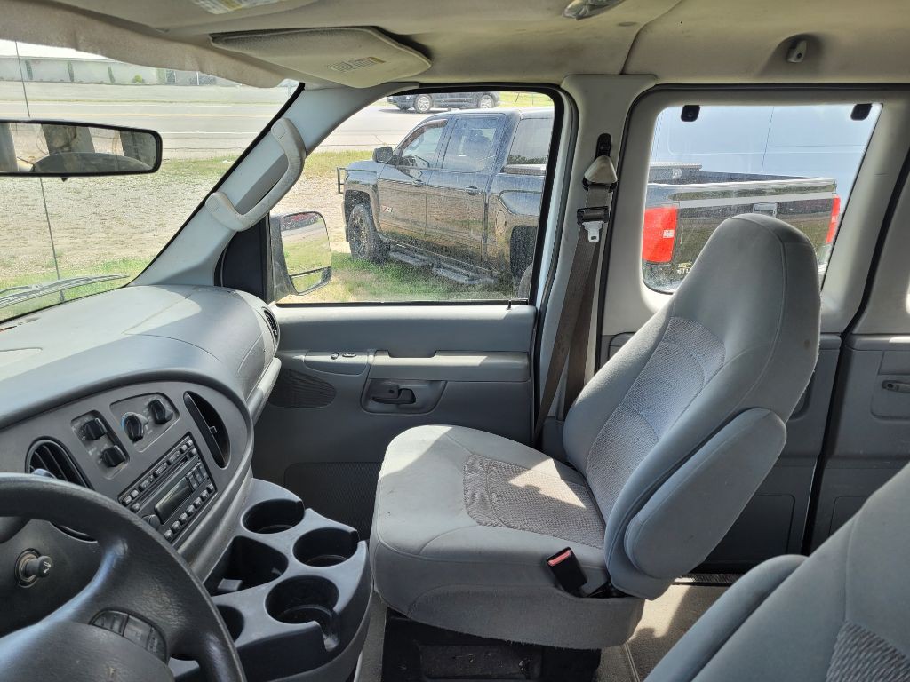 2006 Ford Econoline Image 1