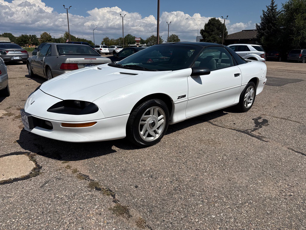 1996 Chevrolet Camaro Image 1