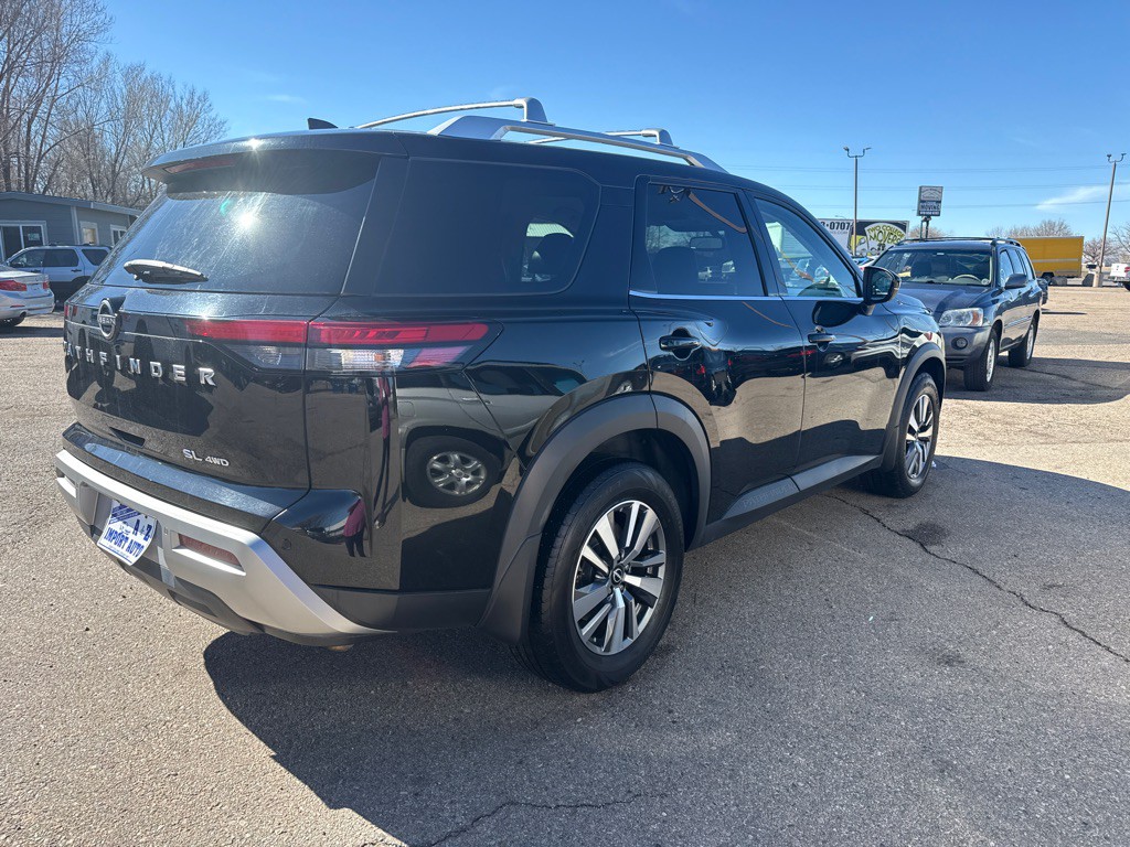 2022 Nissan Pathfinder Image 16