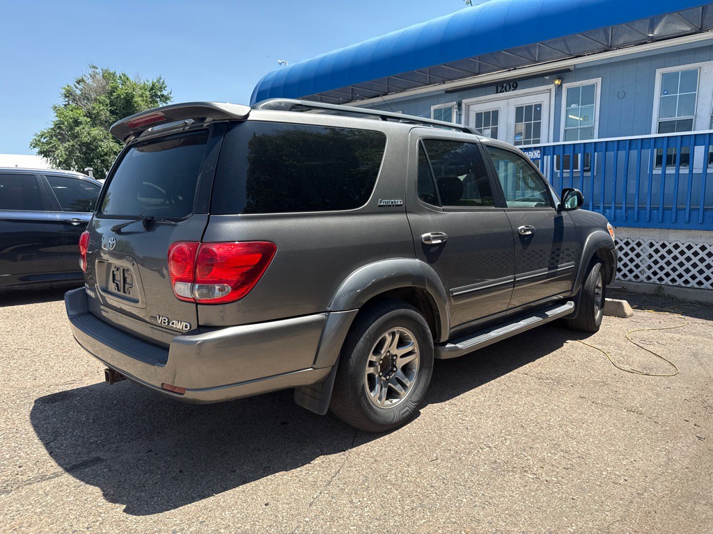 2006 Toyota Sequoia Image 2