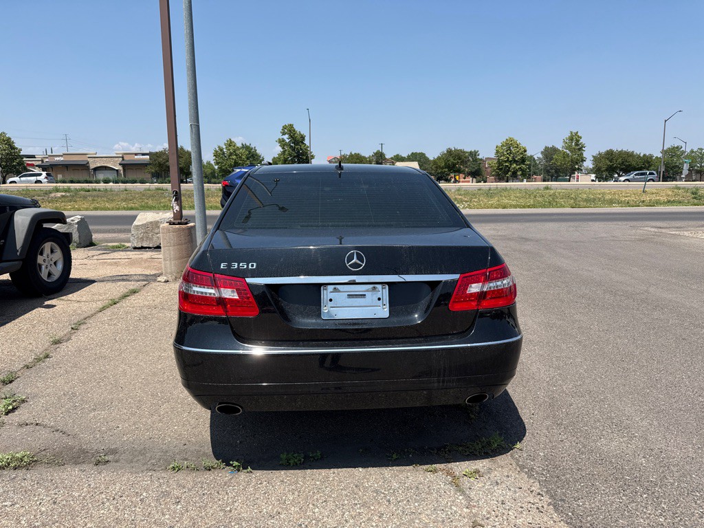 2010 Mercedes-Benz E-Class Image 3