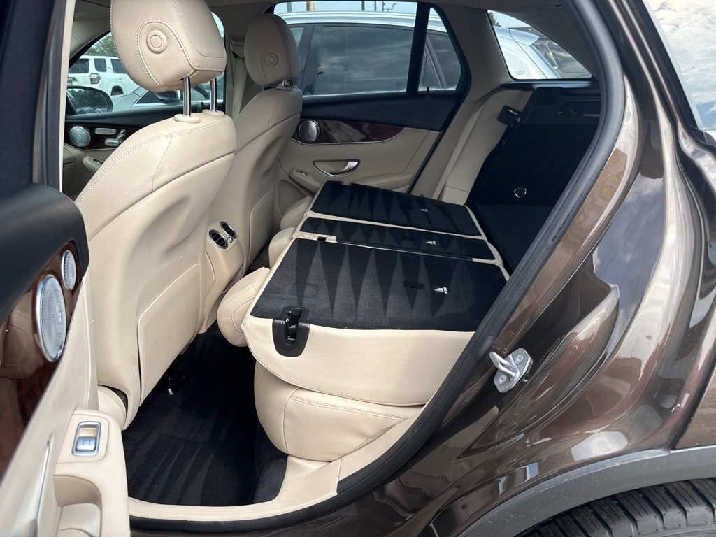 2018 Mercedes-Benz GLC-Class Image 9