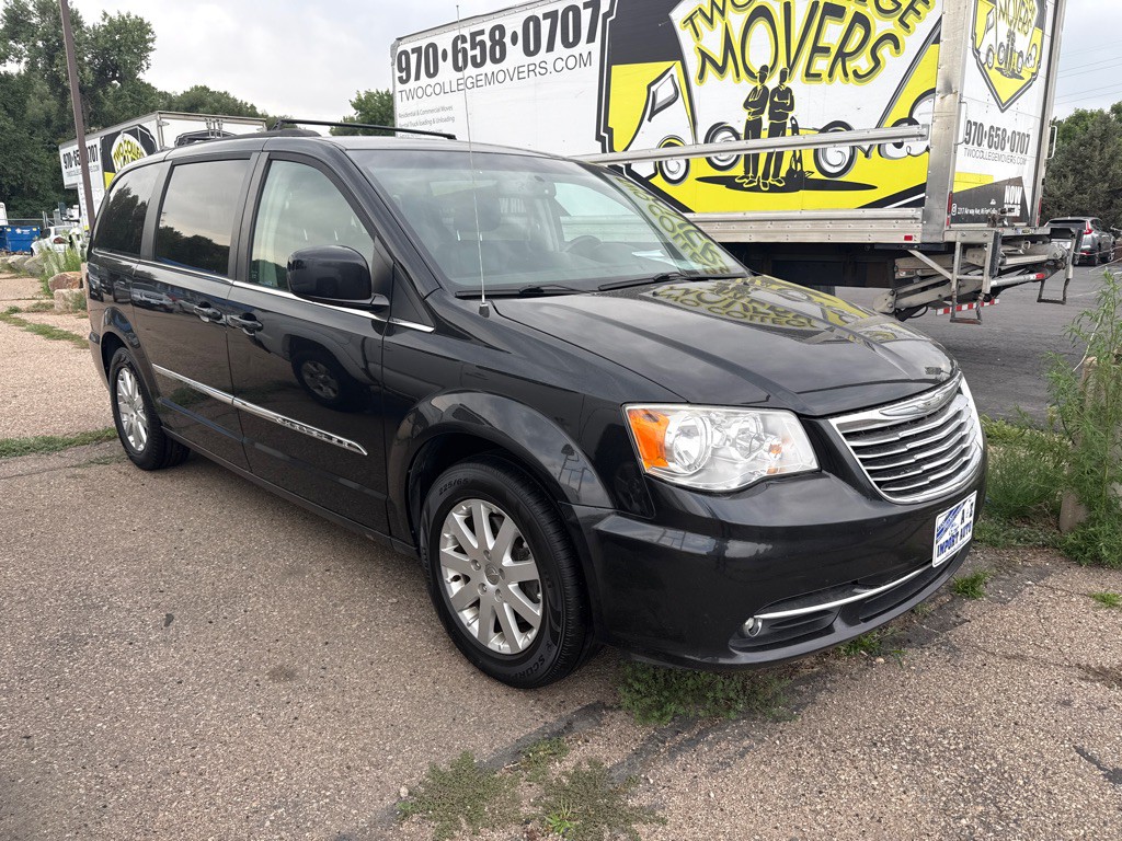 2016 Chrysler Town & Country Image 1