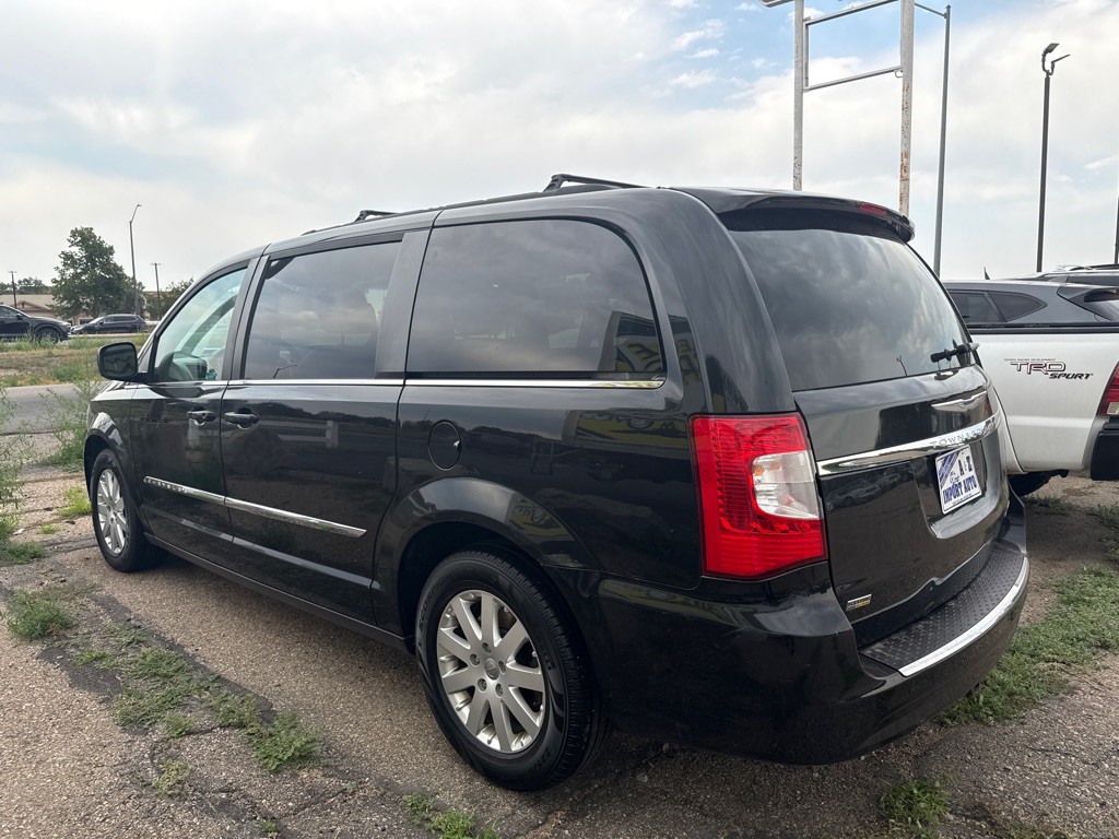 2016 Chrysler Town & Country Image 6