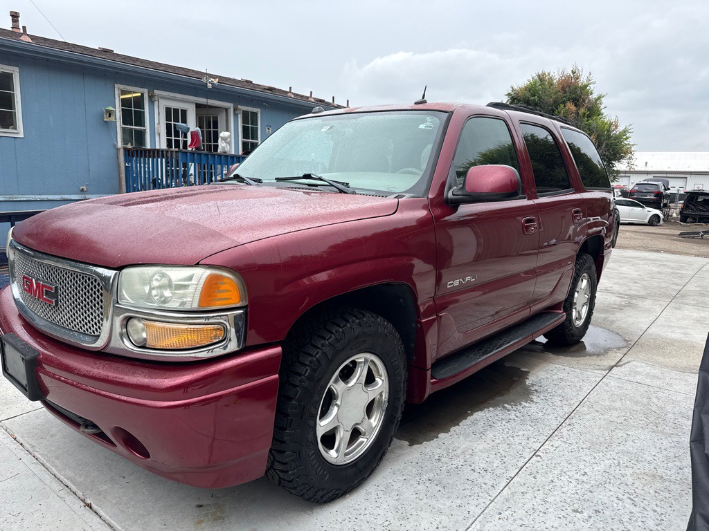 2004 GMC Yukon Image 3