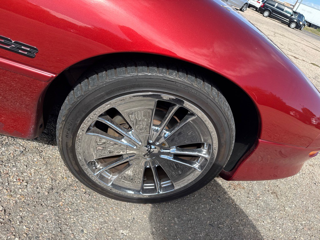 1997 Chevrolet Camaro Image 10