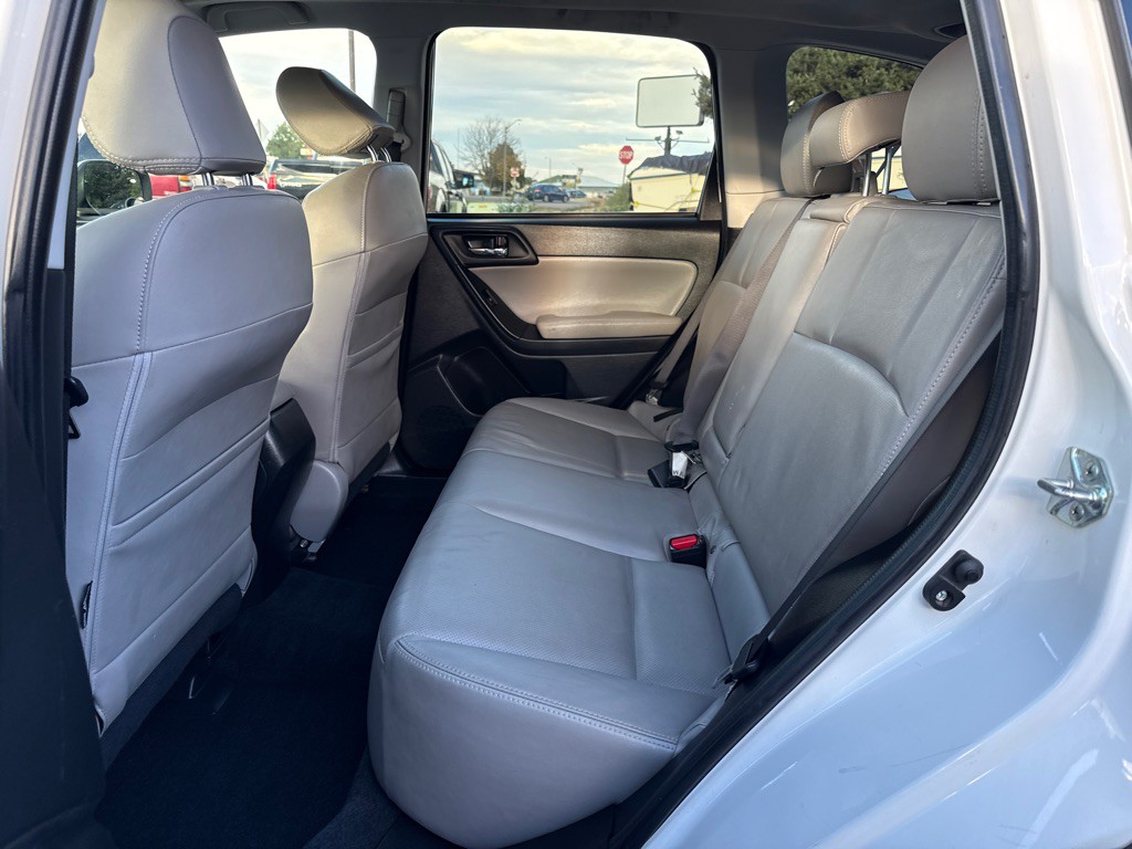 2014 Subaru Forester Image 9