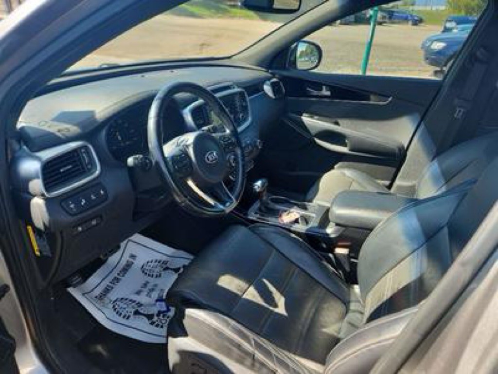 2016 Kia Sorento Image 2