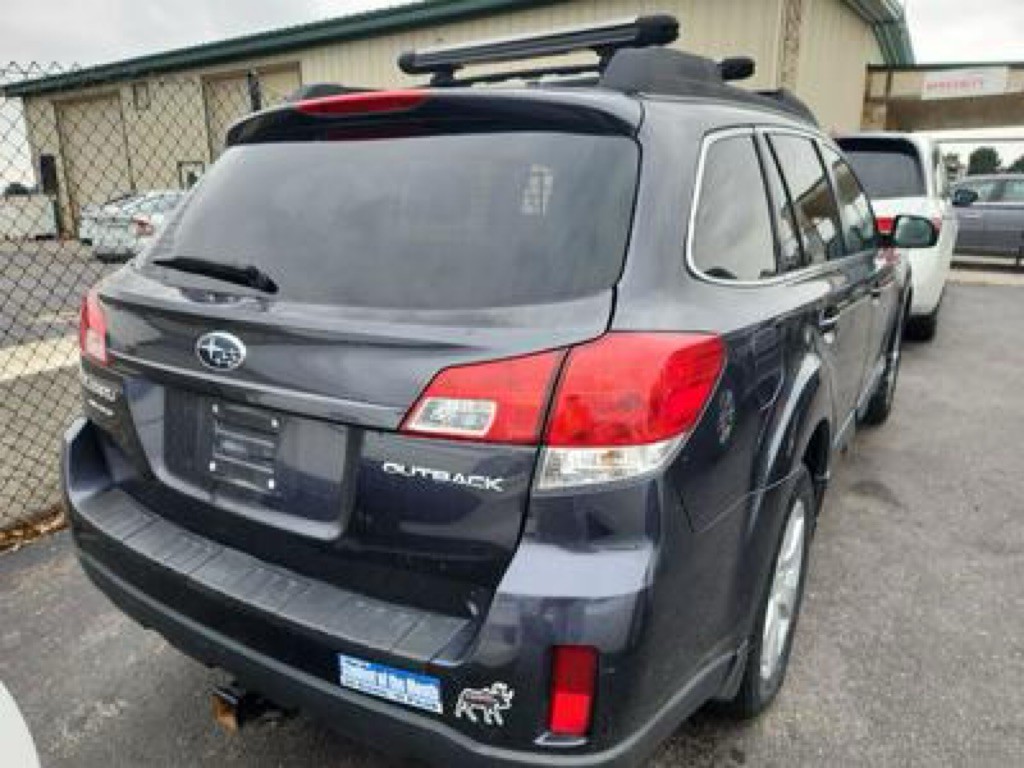 2011 Subaru Outback Image 2