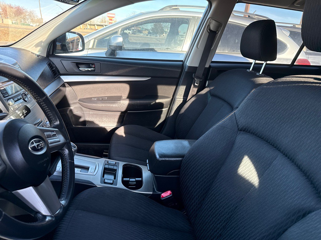 2011 Subaru Outback Image 15