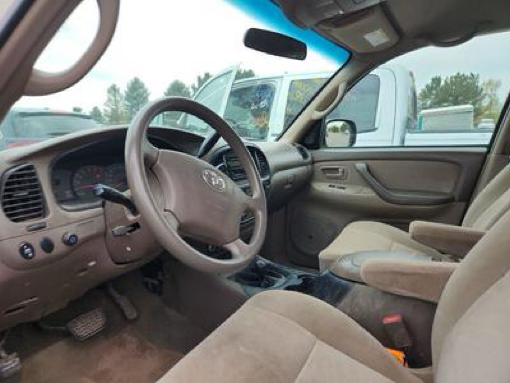 2003 Toyota Sequoia Image 2