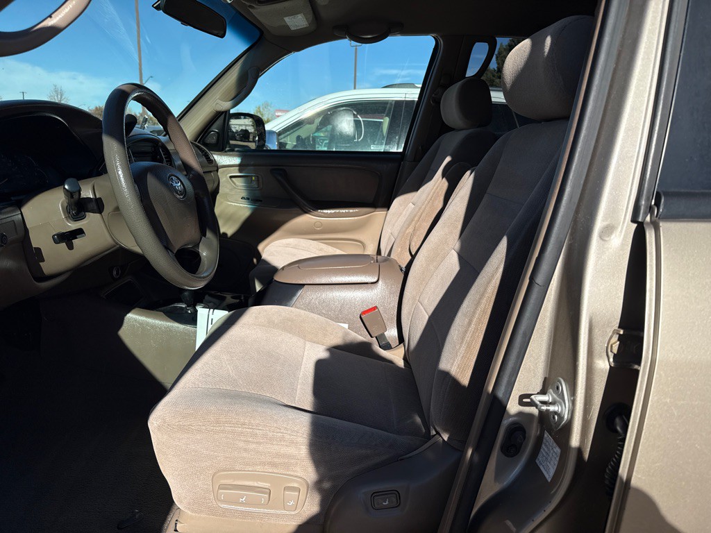 2003 Toyota Sequoia Image 8