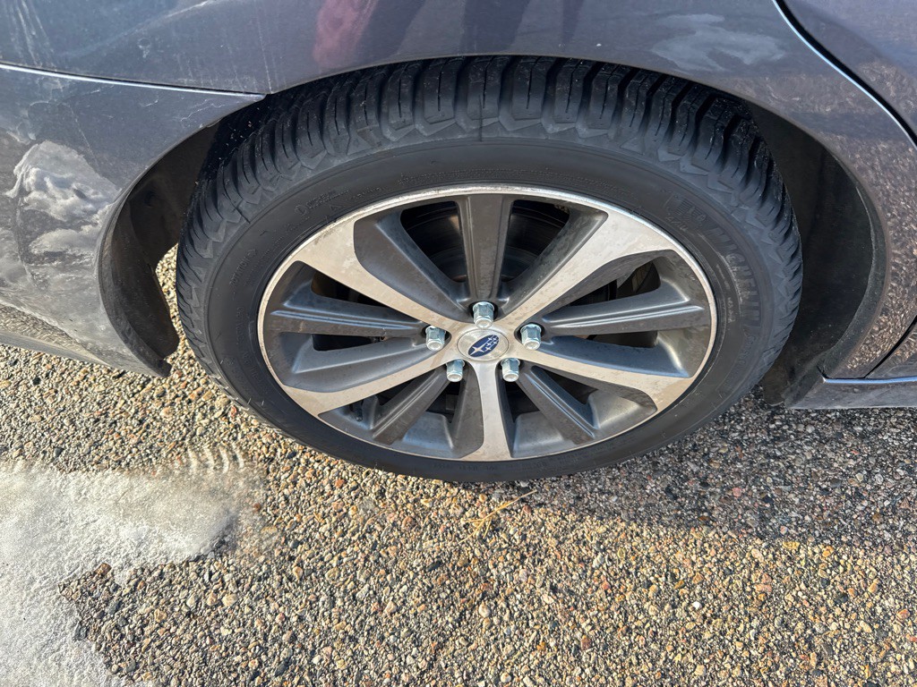 2017 Subaru Legacy Image 9