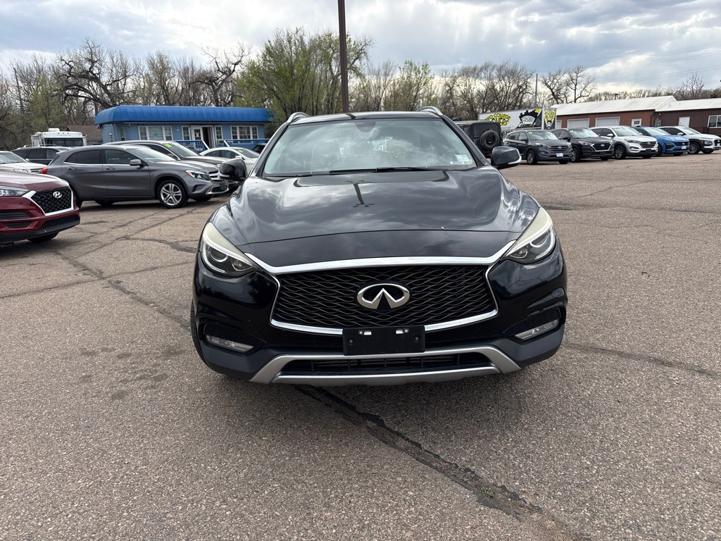 2017 INFINITI QX30 Image 2