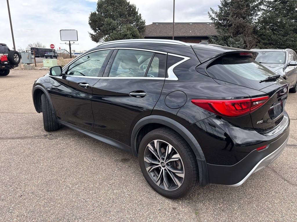 2017 INFINITI QX30 Image 6