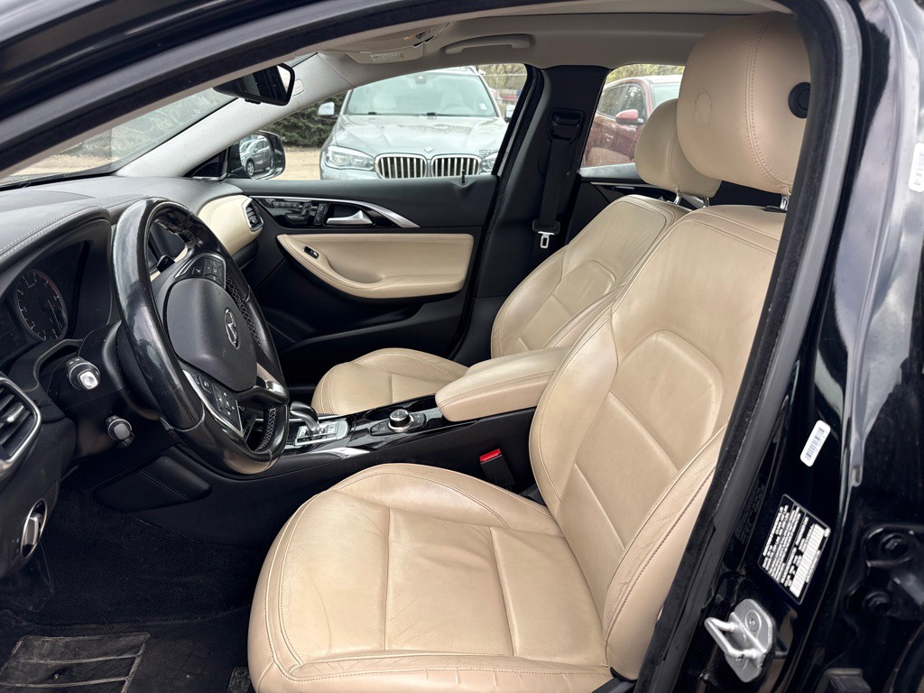 2017 INFINITI QX30 Image 8