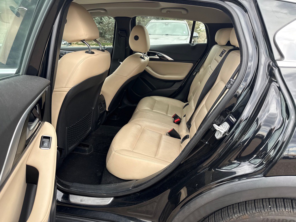 2017 INFINITI QX30 Image 10