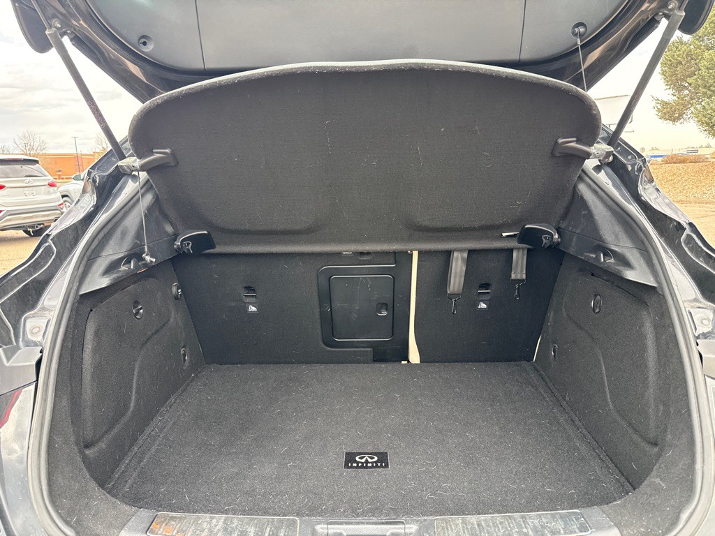 2017 INFINITI QX30 Image 11