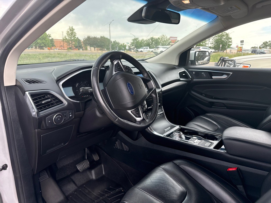 2019 Ford Edge Image 10
