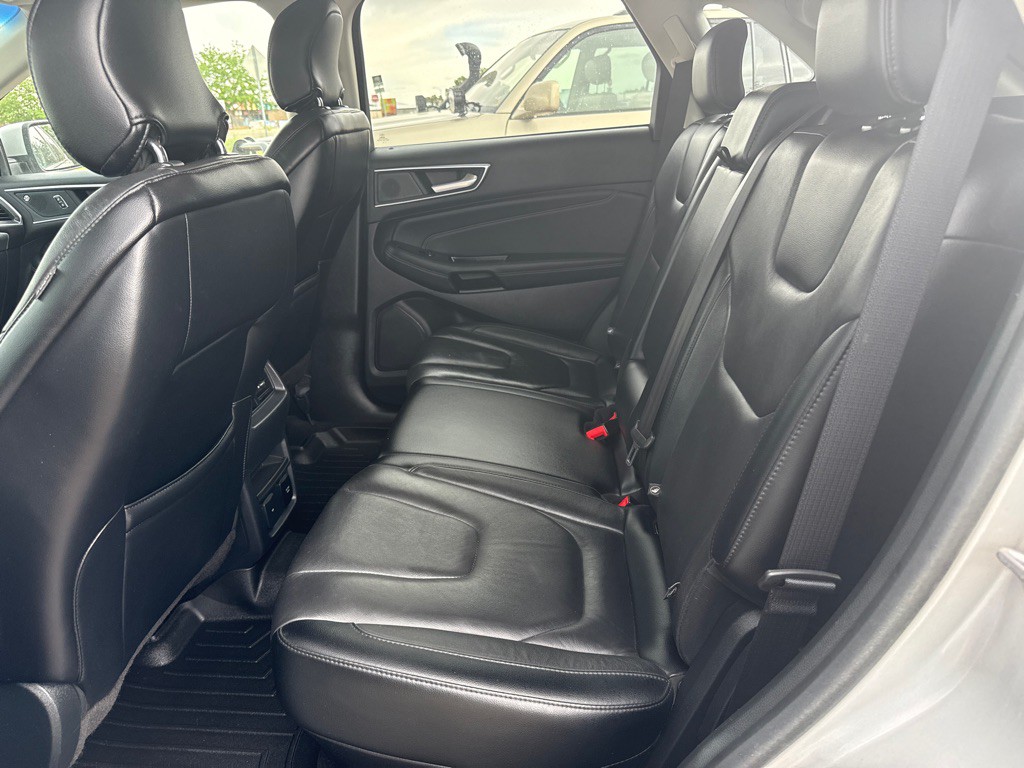 2019 Ford Edge Image 11