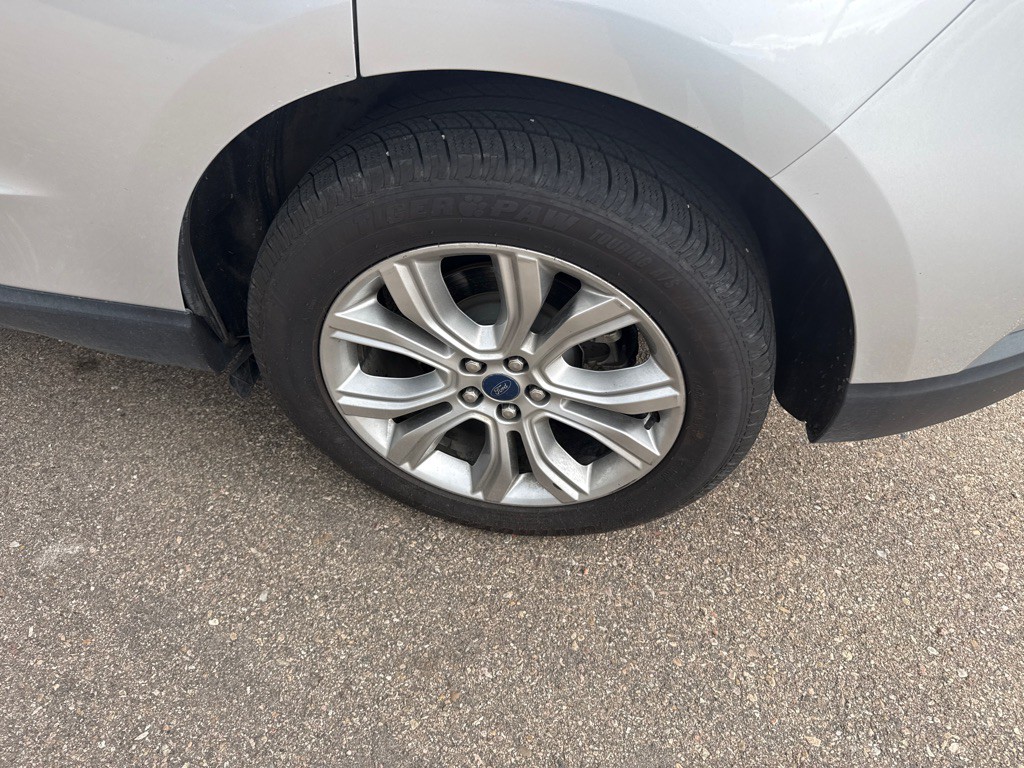 2019 Ford Edge Image 12
