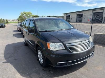 2014 Chrysler Town & Country Image 3