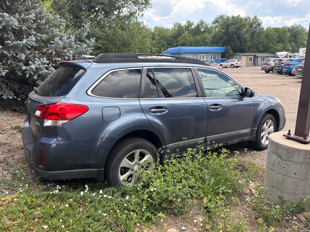 2013 Subaru Outback Image 4