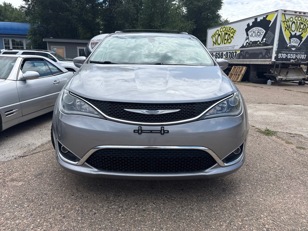 2018 Chrysler Pacifica Image 2