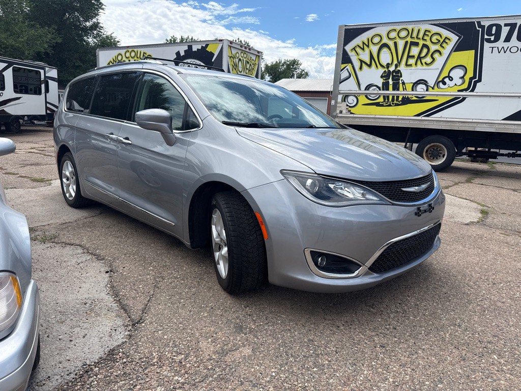 2018 Chrysler Pacifica Image 3
