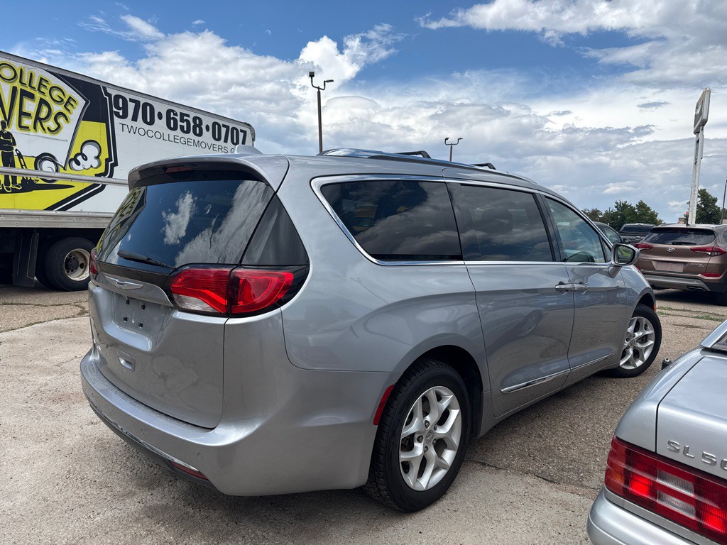 2018 Chrysler Pacifica Image 4