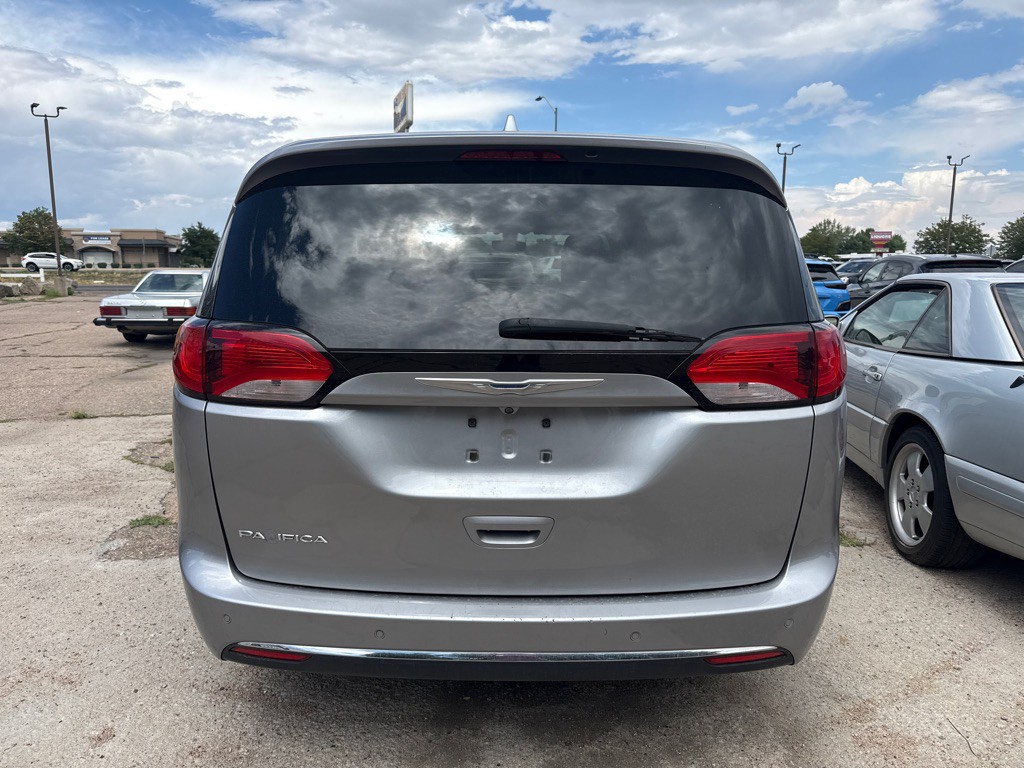 2018 Chrysler Pacifica Image 5