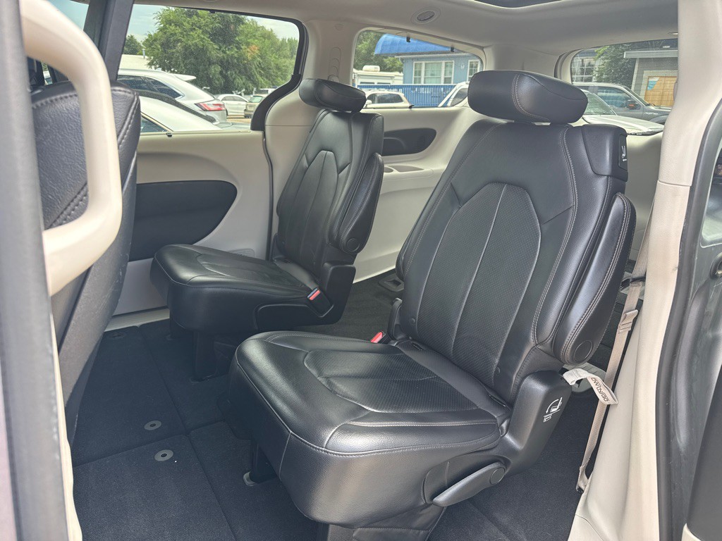 2018 Chrysler Pacifica Image 7